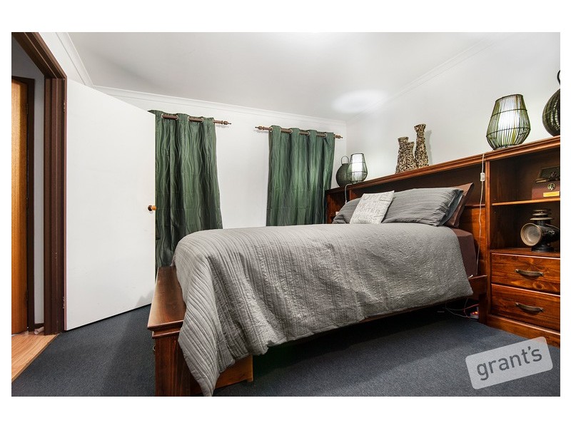 24 Collins Crescent, Berwick VIC 3806