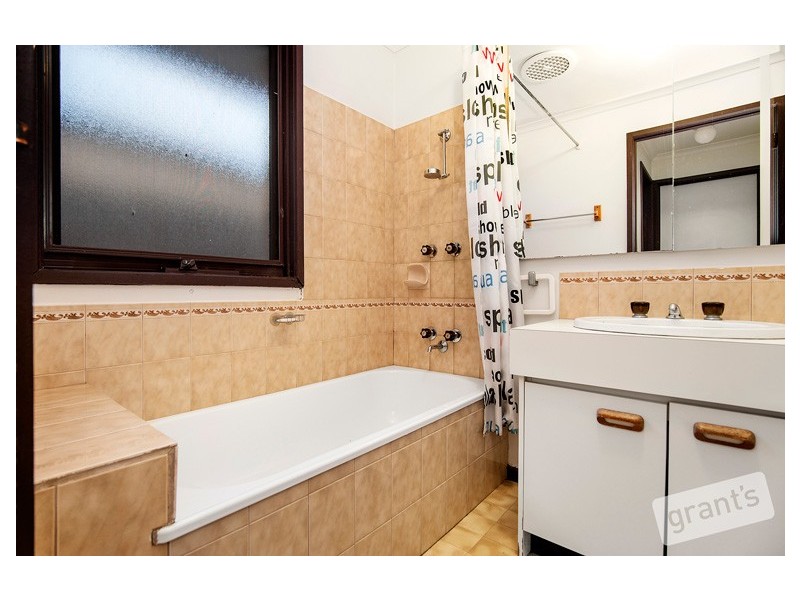 24 Collins Crescent, Berwick VIC 3806