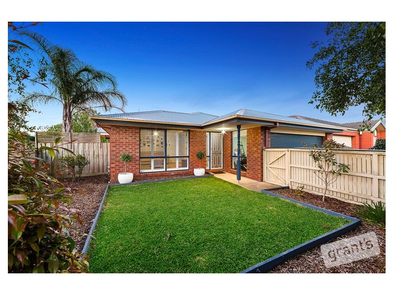 2 Dahlen Place, Berwick VIC 3806
