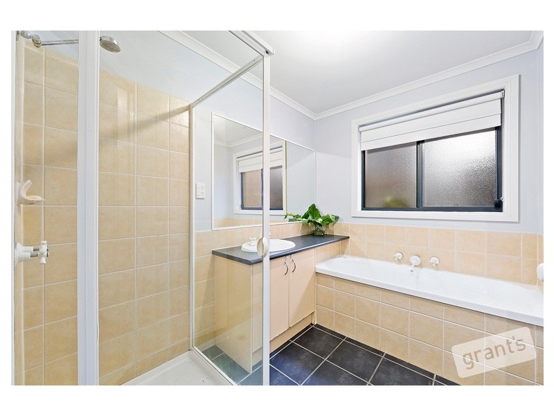 2 Dahlen Place, Berwick VIC 3806