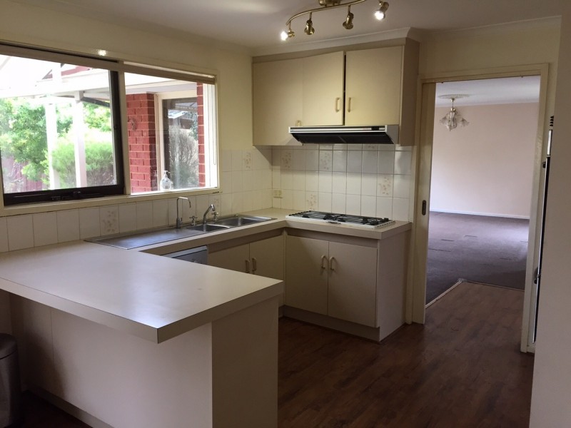 2 Heard Close, Berwick VIC 3806