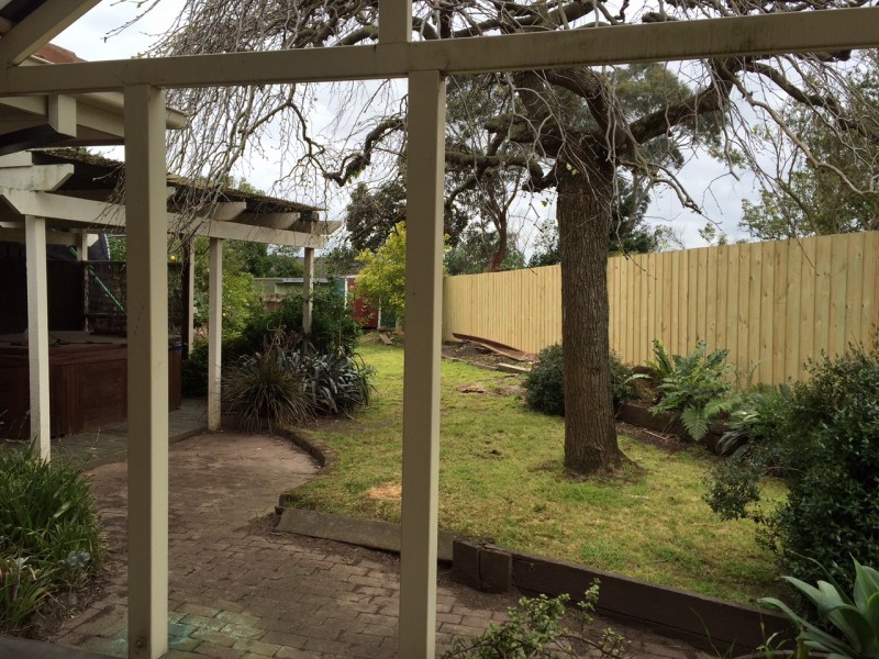 2 Heard Close, Berwick VIC 3806