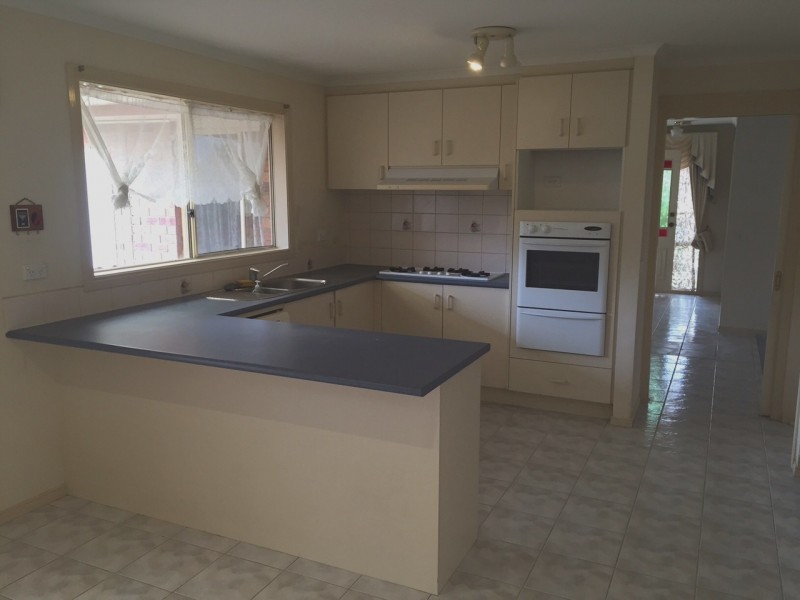 82 Amber Crescent, Narre Warren VIC 3805