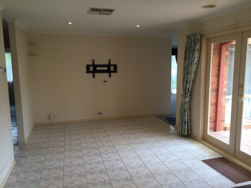 82 Amber Crescent, Narre Warren VIC 3805