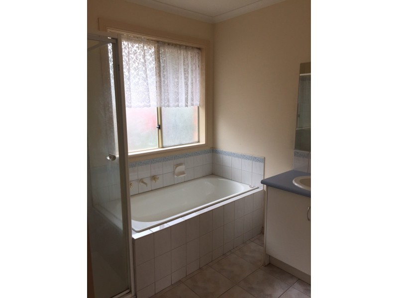 82 Amber Crescent, Narre Warren VIC 3805