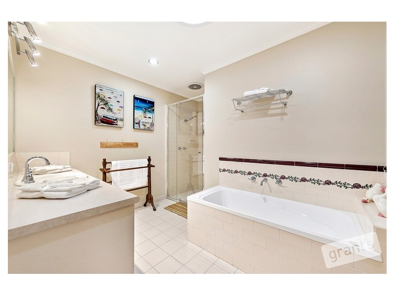 19 Scenic Drive, Beaconsfield VIC 3807