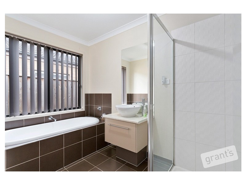 20 Mermaid Grove, Lyndhurst VIC 3975