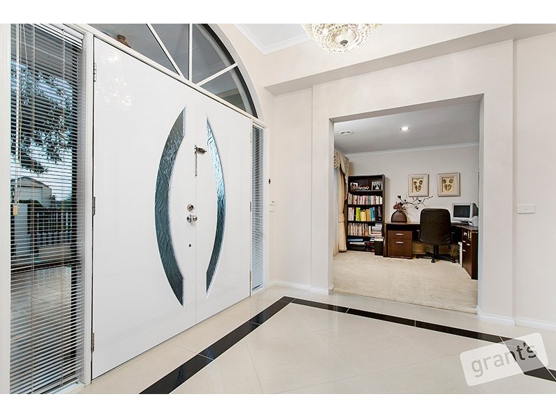 31 Langbourne Drive, Narre Warren South VIC 3805