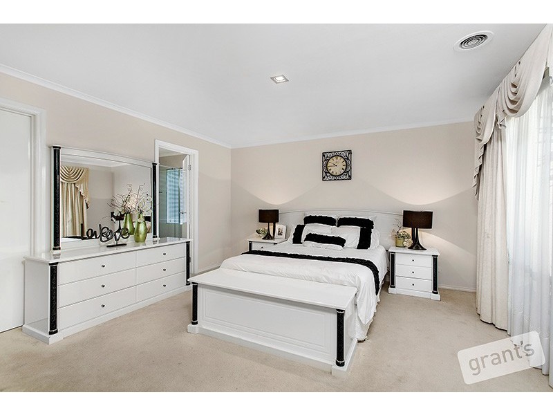 31 Langbourne Drive, Narre Warren South VIC 3805