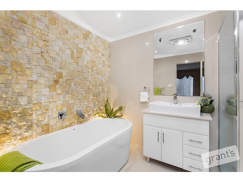 31 Langbourne Drive, Narre Warren South VIC 3805