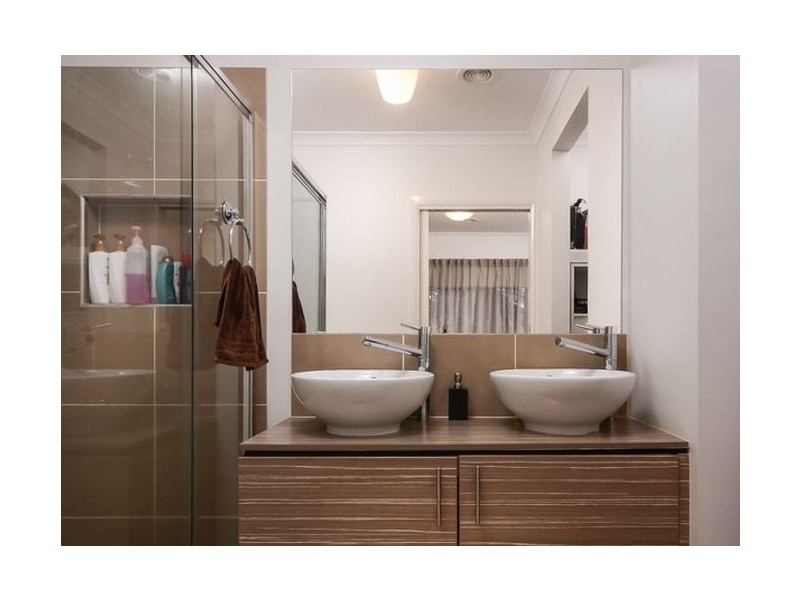 24 Sabel Drive, Cranbourne North VIC 3977