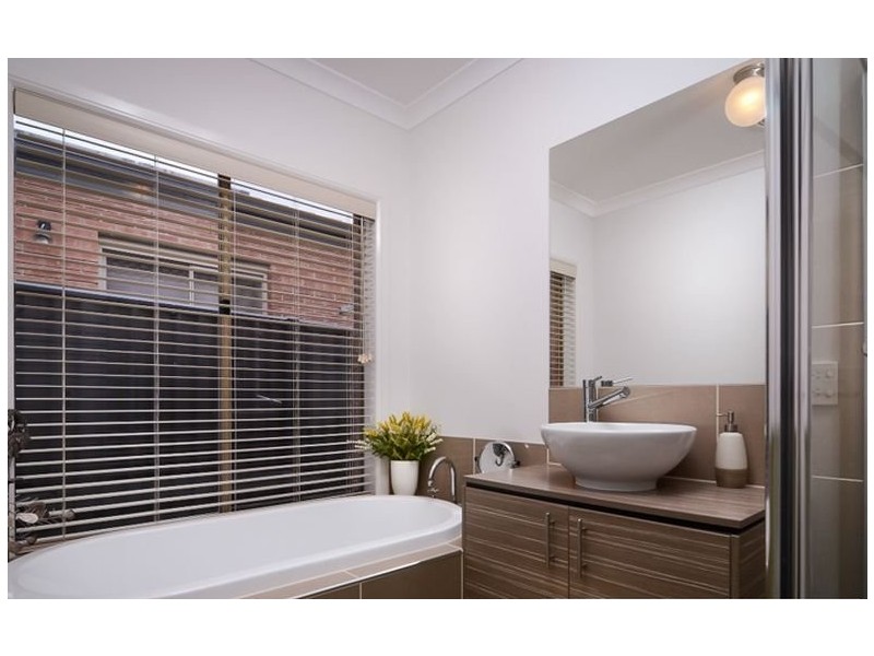 24 Sabel Drive, Cranbourne North VIC 3977