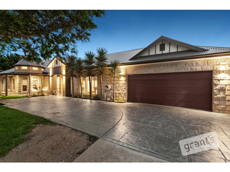 25 Braybrook Drive, Narre Warren South VIC 3805