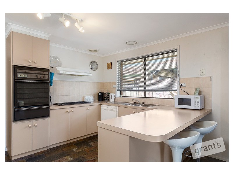 14 Arleon Crescent, Cranbourne VIC 3977