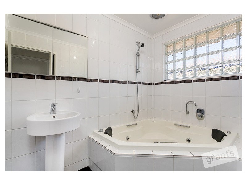 14 Arleon Crescent, Cranbourne VIC 3977