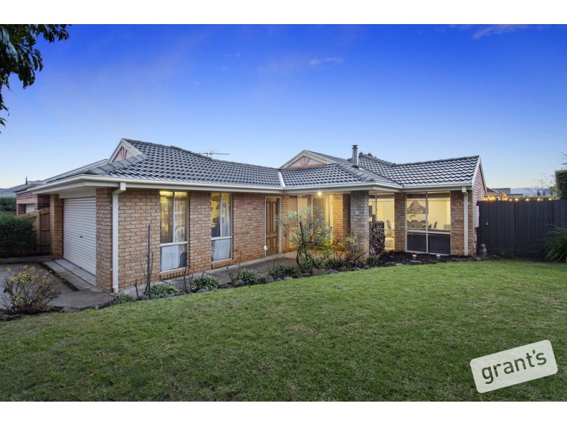 13 Mayfair Crescent, Narre Warren VIC 3805