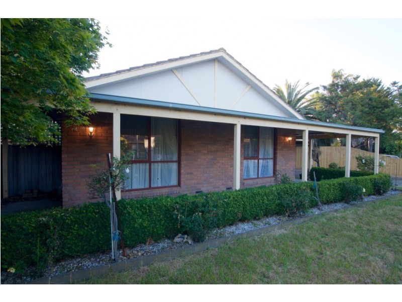 1 Willslie Crescent, Berwick VIC 3806
