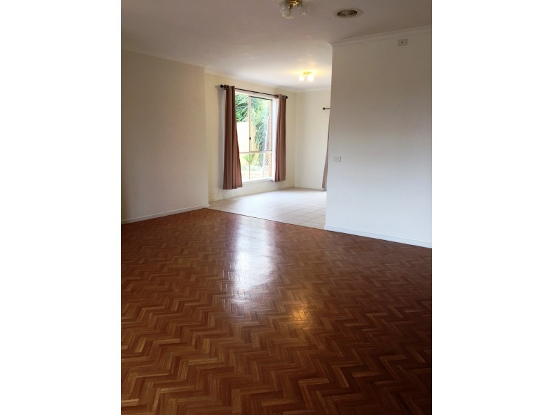 1 Leigh Drive, Pakenham VIC 3810