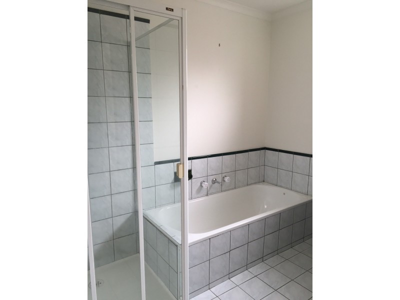 1 Leigh Drive, Pakenham VIC 3810