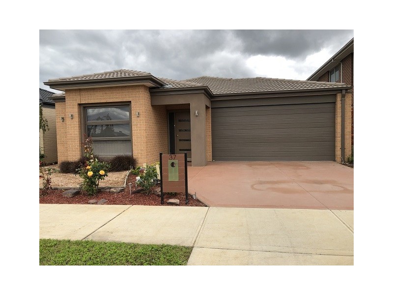 37 Fitzwilliam Circuit, Clyde North VIC 3978