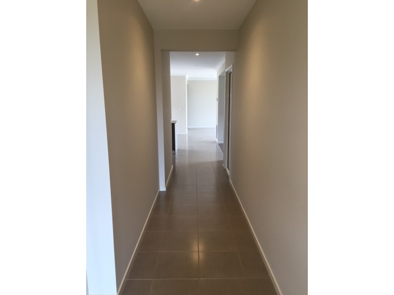 37 Fitzwilliam Circuit, Clyde North VIC 3978