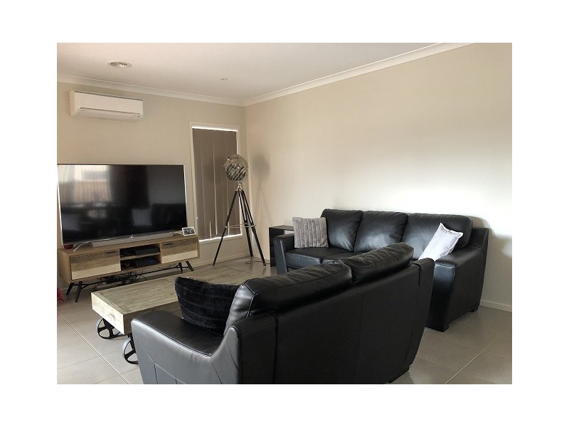 37 Fitzwilliam Circuit, Clyde North VIC 3978