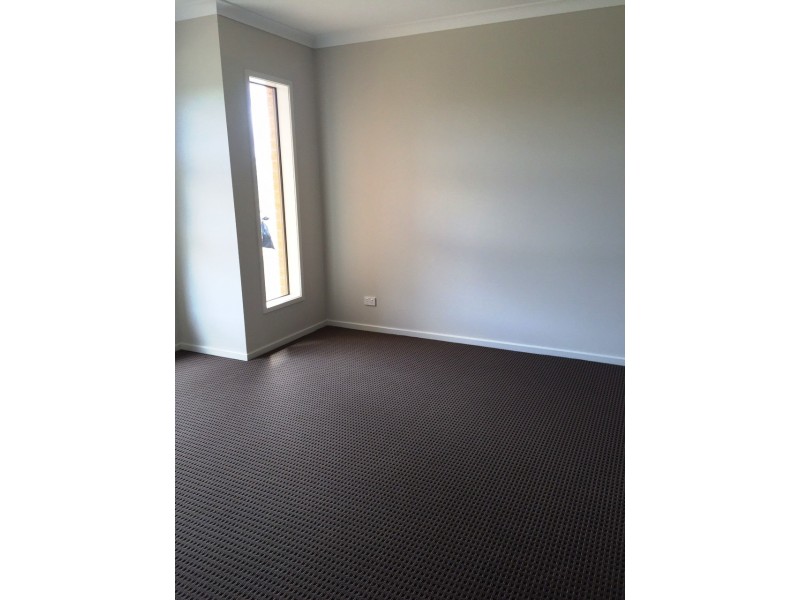 37 Fitzwilliam Circuit, Clyde North VIC 3978