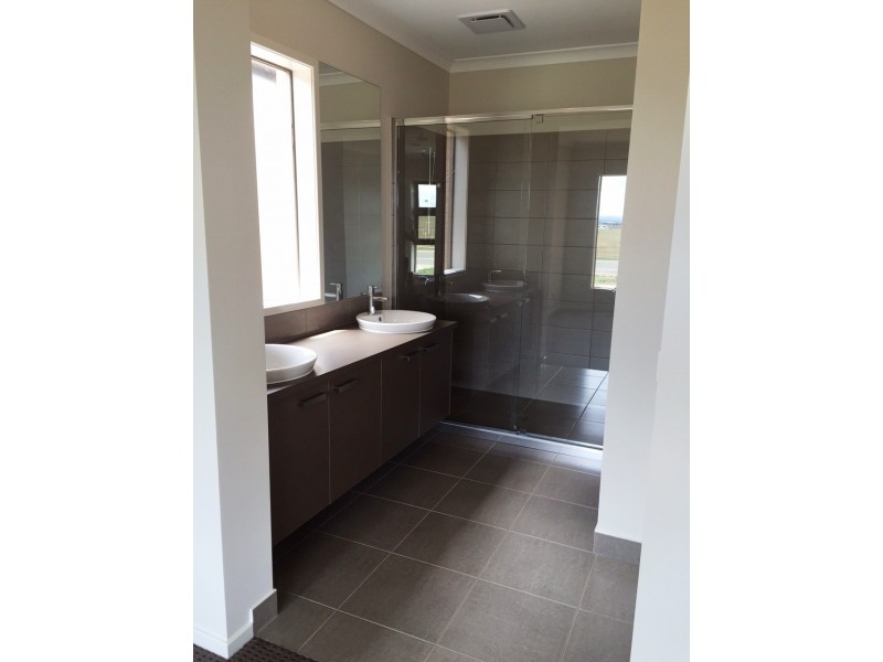 37 Fitzwilliam Circuit, Clyde North VIC 3978