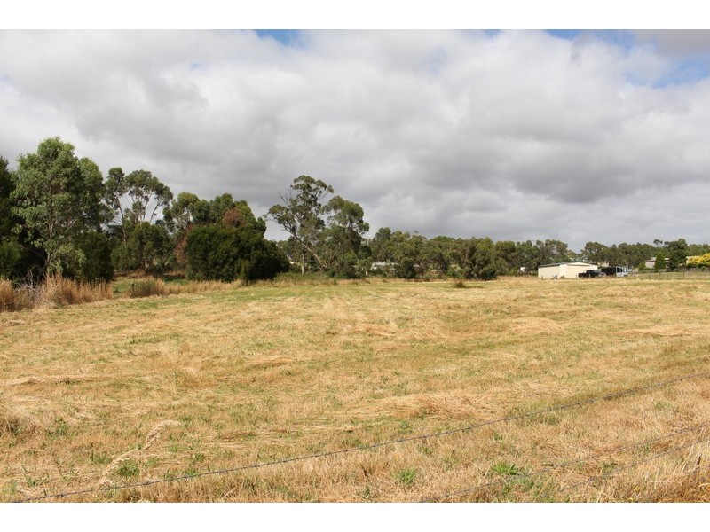 24 Follett Drive, Nyora VIC 3987