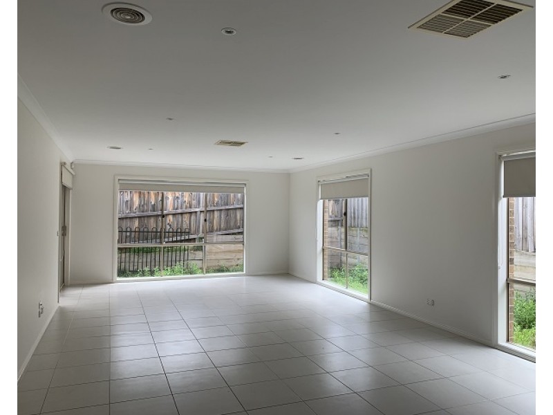 14 Clarendon Street, Pakenham VIC 3810