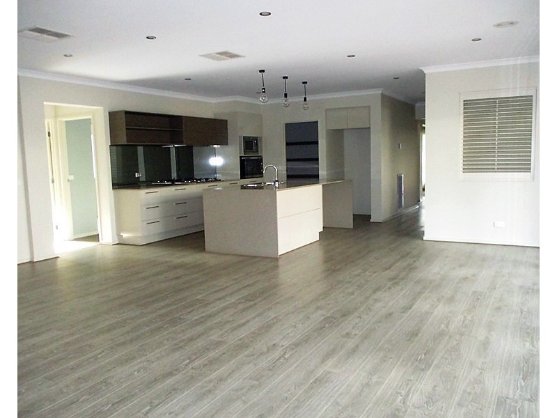 18 Flowerbloom Crescent, Clyde North VIC 3978
