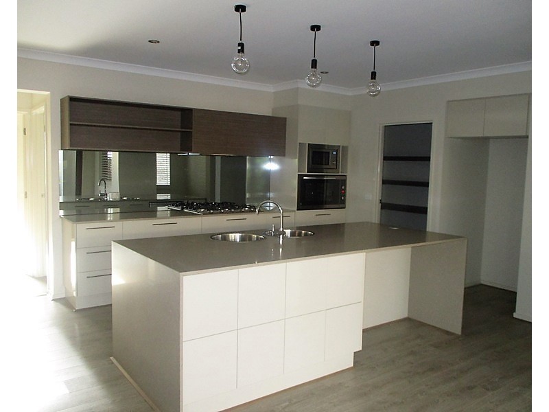 18 Flowerbloom Crescent, Clyde North VIC 3978