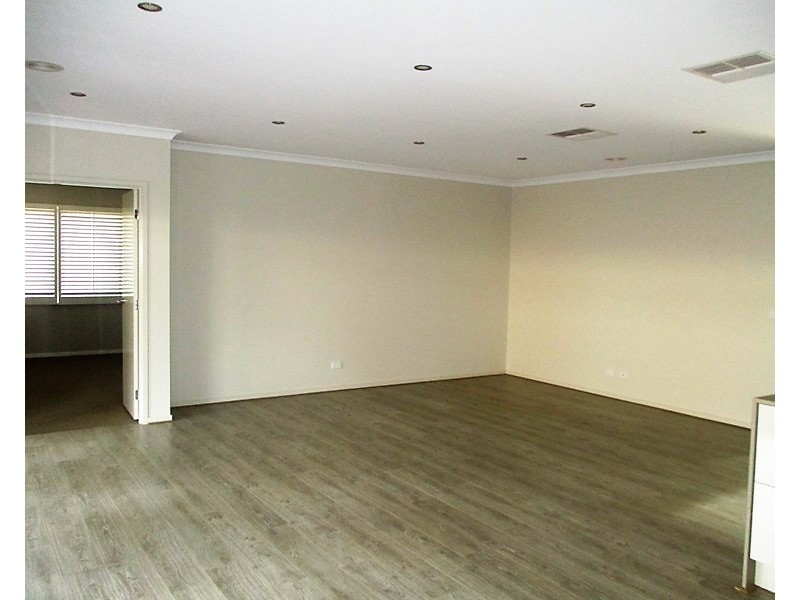 18 Flowerbloom Crescent, Clyde North VIC 3978