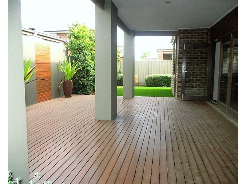 18 Flowerbloom Crescent, Clyde North VIC 3978