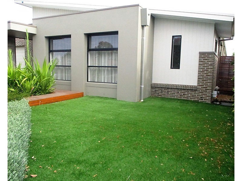 18 Flowerbloom Crescent, Clyde North VIC 3978