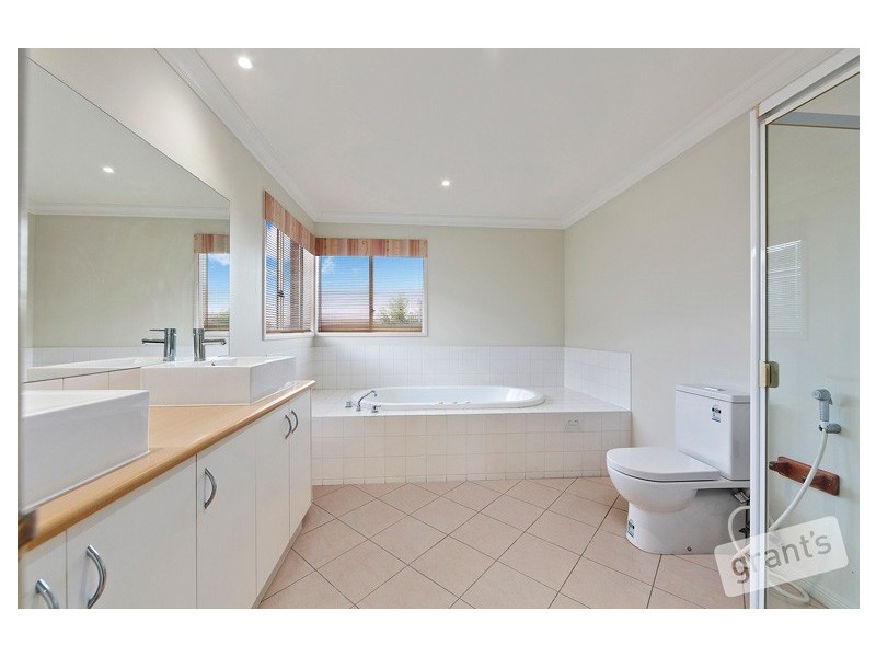 71 Ward Road, Berwick VIC 3806