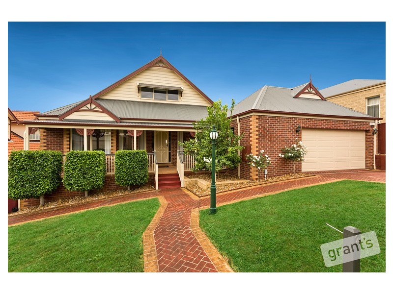 27 Mornington Grove, Berwick VIC 3806