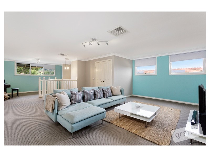 27 Mornington Grove, Berwick VIC 3806