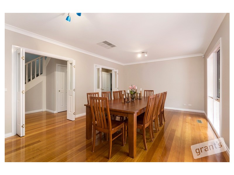 27 Mornington Grove, Berwick VIC 3806