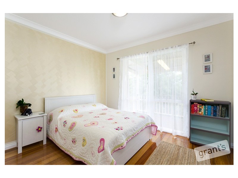 27 Mornington Grove, Berwick VIC 3806