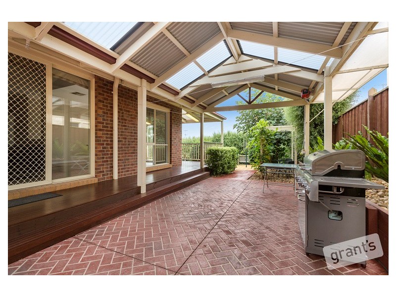 27 Mornington Grove, Berwick VIC 3806