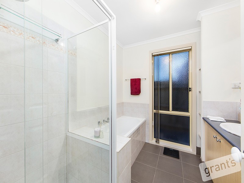 10 Baronessa Avenue, Narre Warren South VIC 3805