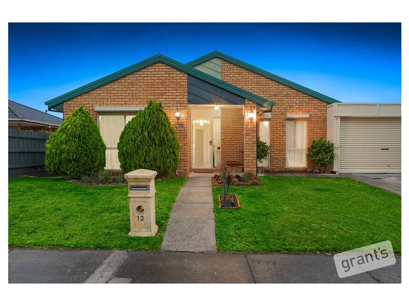 12 Bates Street, Cranbourne West VIC 3977