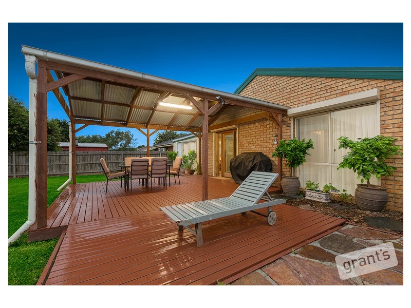 12 Bates Street, Cranbourne West VIC 3977