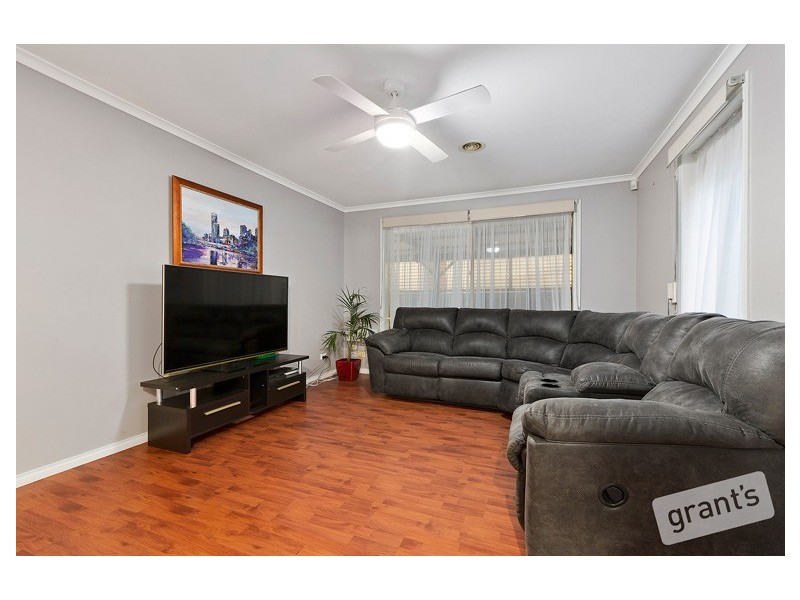 12 Bates Street, Cranbourne West VIC 3977