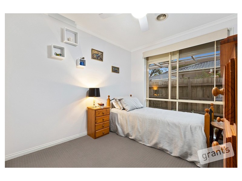 12 Bates Street, Cranbourne West VIC 3977