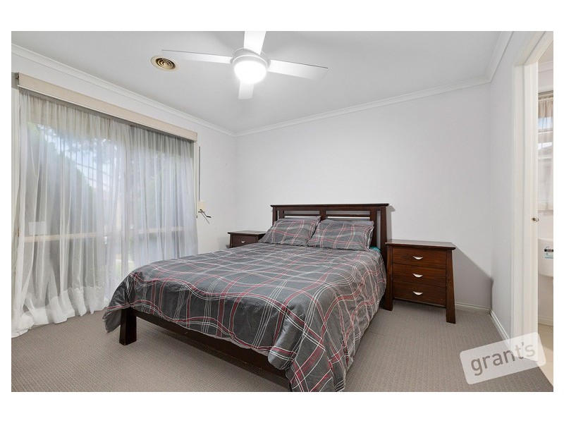 12 Bates Street, Cranbourne West VIC 3977