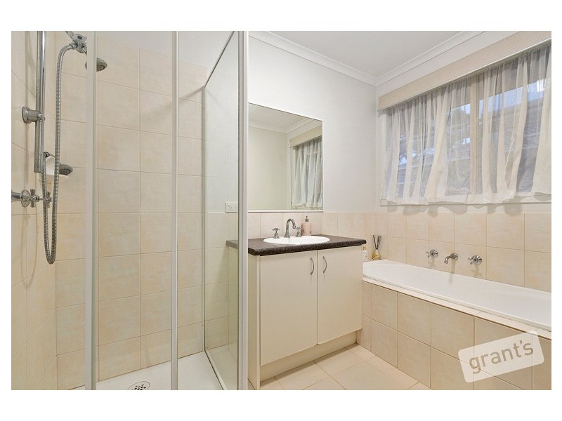 12 Bates Street, Cranbourne West VIC 3977