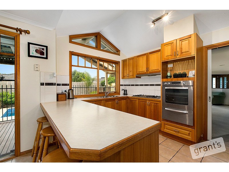 15 Eaglescliffe Crescent, Cranbourne VIC 3977