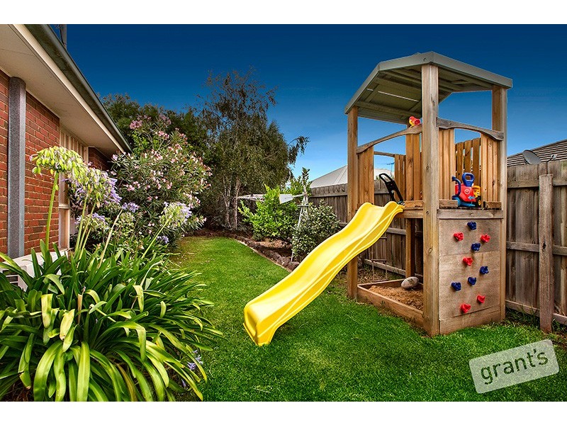 15 Eaglescliffe Crescent, Cranbourne VIC 3977